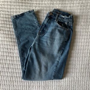American Eagle High Rise Stretchy Mom Fit Jeans